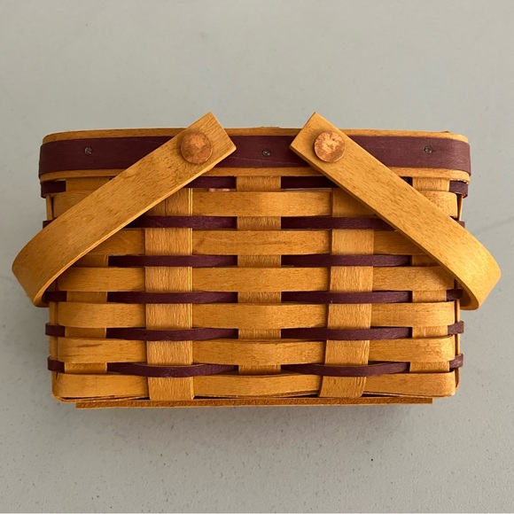 Longaberger 1998 Picture Perfect Sweetheart Basket w/purple accent weaves - Picture 2 of 9